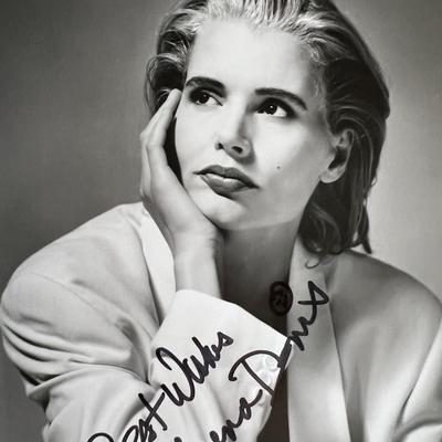 Geena Davis signed photo. GFA authenticated