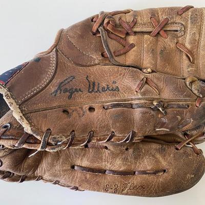 Roger Maris signed baseball glove 