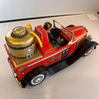 TIN TOY CAR JAPAN, BATTERY OPERATED