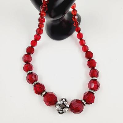 VINTAGE RED BEADED NECKLACE