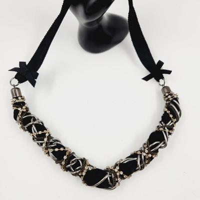 BEAUTIFULLY WOVEN & METAL NECKLACE
