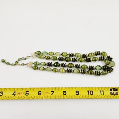 VINTAGE MULTI GREEN TONED DECORATIVE NECKLACE