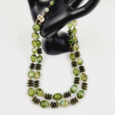 VINTAGE MULTI GREEN TONED DECORATIVE NECKLACE