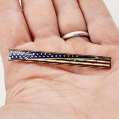 VINTAGE BRONZE FLAG PIN