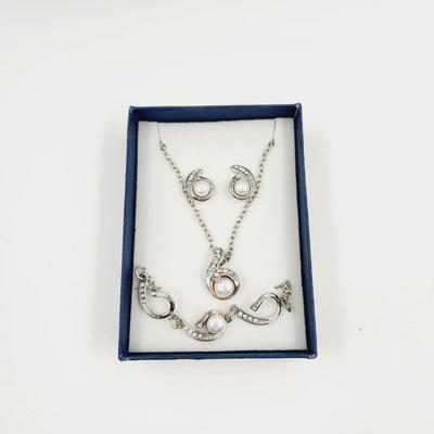NEW IN BOX SILVER TONED NECKLACE, BRACELET & EARRING SET