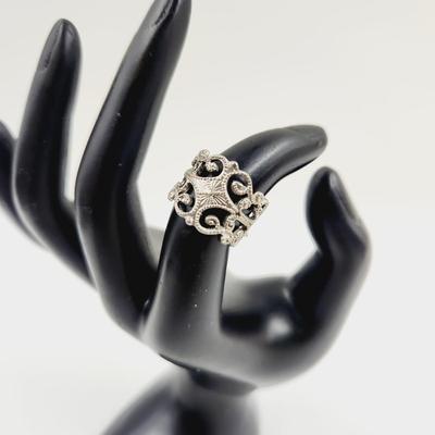 BEAUTIFUL SILVER TONED ANTIQUE STYLE RING
