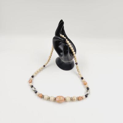 VINTAGE MULTI COLORED NECKLACE
