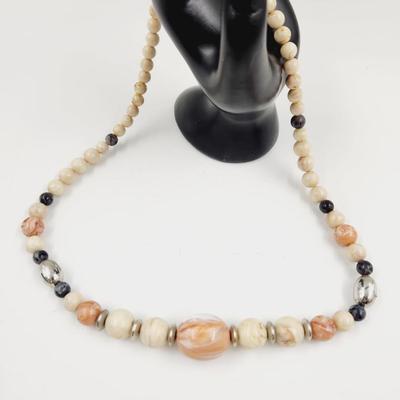 VINTAGE MULTI COLORED NECKLACE