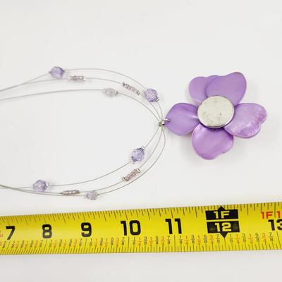MOTHER OF PEARL LILAC COLORED INVISIBLE NECKLACE