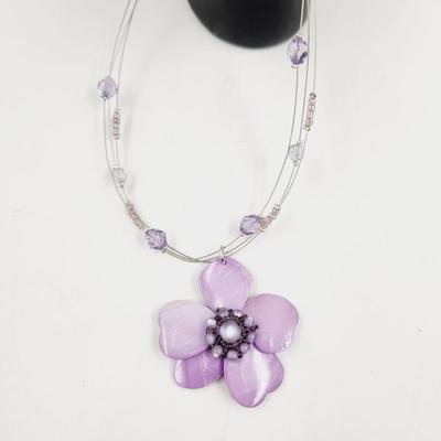 MOTHER OF PEARL LILAC COLORED INVISIBLE NECKLACE