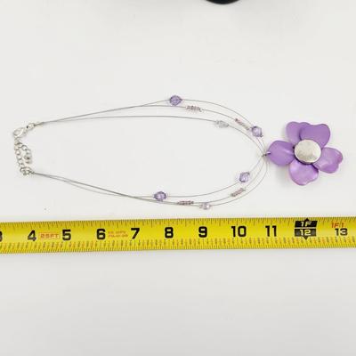 MOTHER OF PEARL LILAC COLORED INVISIBLE NECKLACE