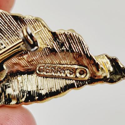 VINTAGE GERRYS GOLD TONED FEATHERED BROOCH