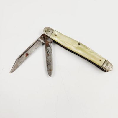 VINTAGE PEARL HANDLED KNIFE
