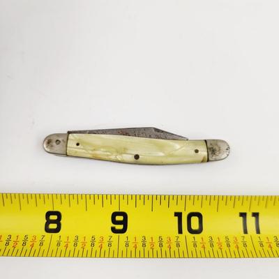 VINTAGE PEARL HANDLED KNIFE