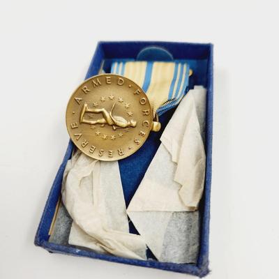 VINTAGE VANGUARD ARMED FORCES RESERVE MEDAL