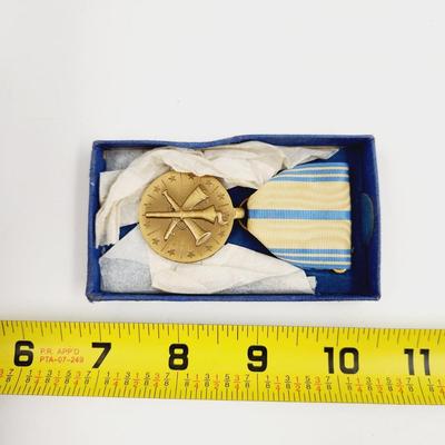 VINTAGE VANGUARD ARMED FORCES RESERVE MEDAL