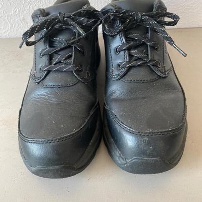 Womenâ€™s size 10 steel toe work shoes