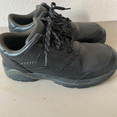 Womenâ€™s size 10 steel toe work shoes