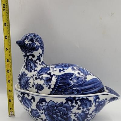 Vintage Blue & White Nesting Bird Tourine
