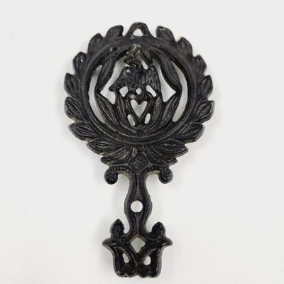 EAGLE CAST IRON TRIVET