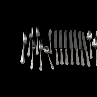 (33 pcs) Antique 1847 Rogers Bros Silverware 