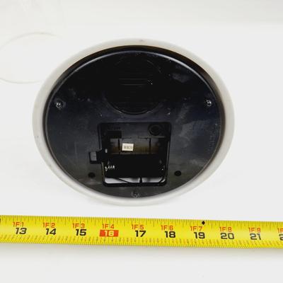 DISNEYS WINNIE THE POOH BATTERY OPERATED CLOCK