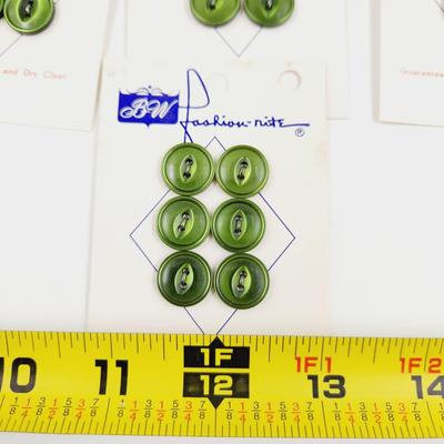 VINTAGE SET OF GREEN BUTTONS NEW