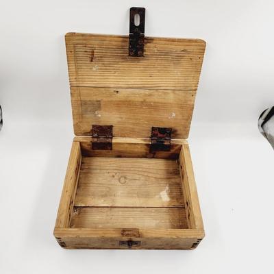 ANTIQUE ASIAN WOOD BOX