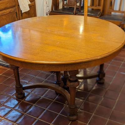 Beautiful Vtg Jacobean Oak Dining Table, with very nice 1' leaf