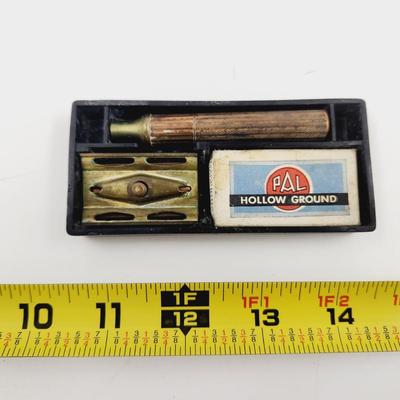 ANTIQUE CLIX BLADE RAZOR AND CASE