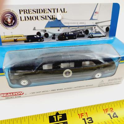 REALTOY PRESIDENTIAL LIMOUSINE