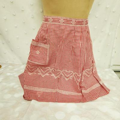 VINTAGE RED/ WHITE HEART WAIST APRON