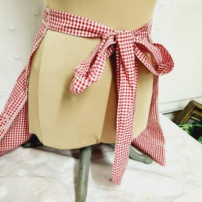 VINTAGE RED/ WHITE HEART WAIST APRON