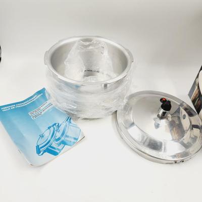 UNUSED MAITRES 4.2 QUART PRESSURE COOKER