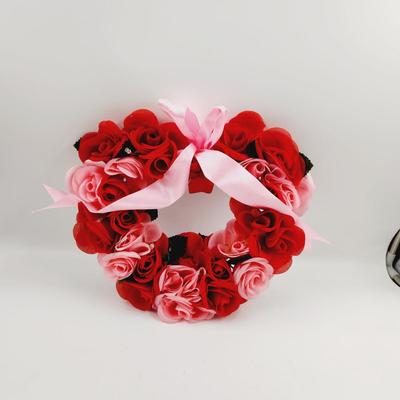 CUTE VALENTINE FLOWERED WREATH