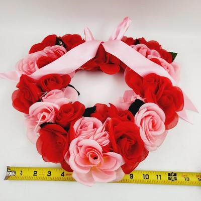 CUTE VALENTINE FLOWERED WREATH