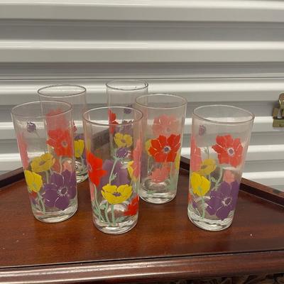 8 vintage glasses. 10 oz each. Yellow, orange, purple flower designs