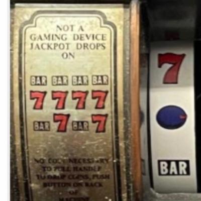Slot machine. Works. 13” x 8”