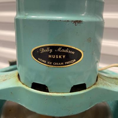 Dolly Madison Husky metal ice cream maker. Vtg. It works. 19â€ high.
