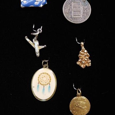 6 Pendants