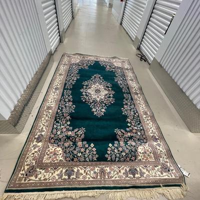 Beautiful green rug. Made in India. 12’ x 6’