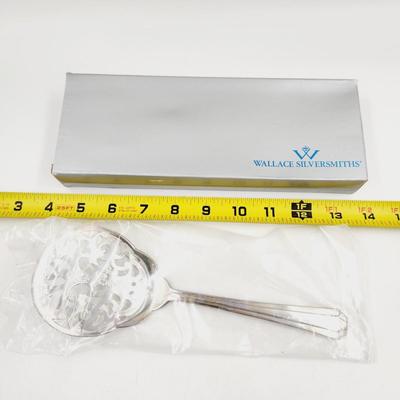 WALLACE SILVER SMITH SILVER PLATE ROUND SERVER #W688101