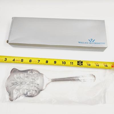 WALLACE SILVER SMITH SILVER PLATE FLAT SERVER #W688103