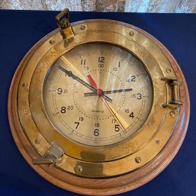 Vintage Price Products Ship Porthole Clock