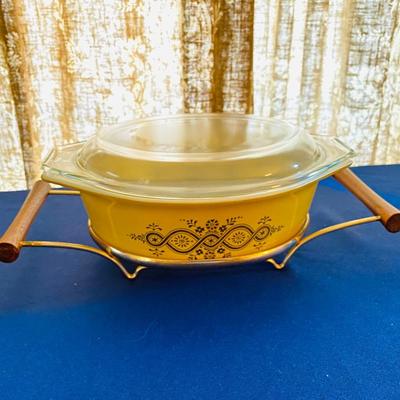 Vintage Pyrex Golden Rosette Casserole Dish
