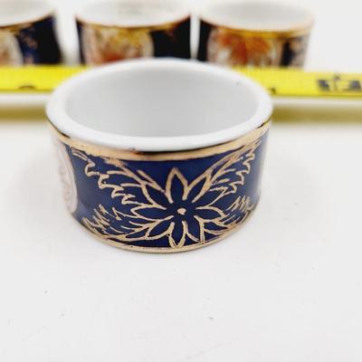 PORCELAIN HAND PAINTED IN MACAU NAPKIN RINGS