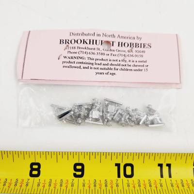 PETER PIG LEAD MINATURES RANGE 8 PACK 128