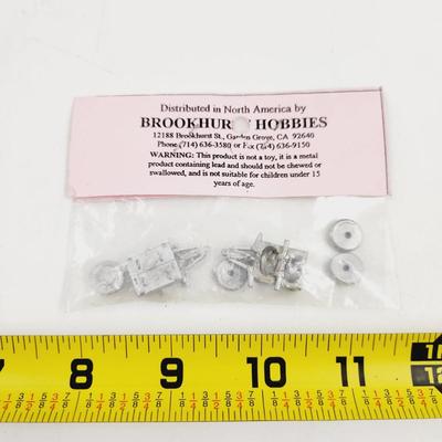 PETER PIG LEAD MINATURES RANGE 8 PACK 249