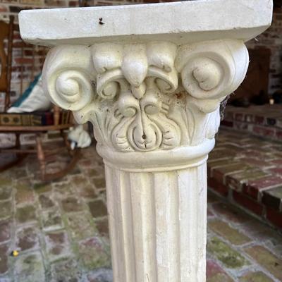 Lot of 2 White Traditional Pillars for Garden