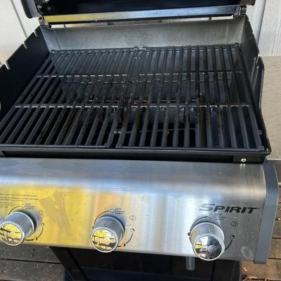 Weber Spirit Natural Gas Line Grill and Cover in New Condition